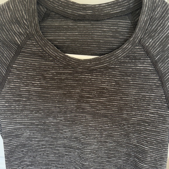 Lululemon swiftly tech long sleeve 2.0 - Picture 2 of 3